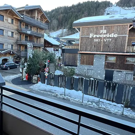 Arthur - Snow And Trek - Centre *