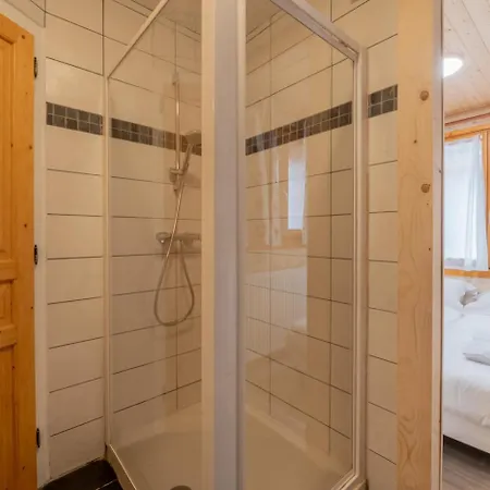 Arthur - Snow And Trek - Centre *
